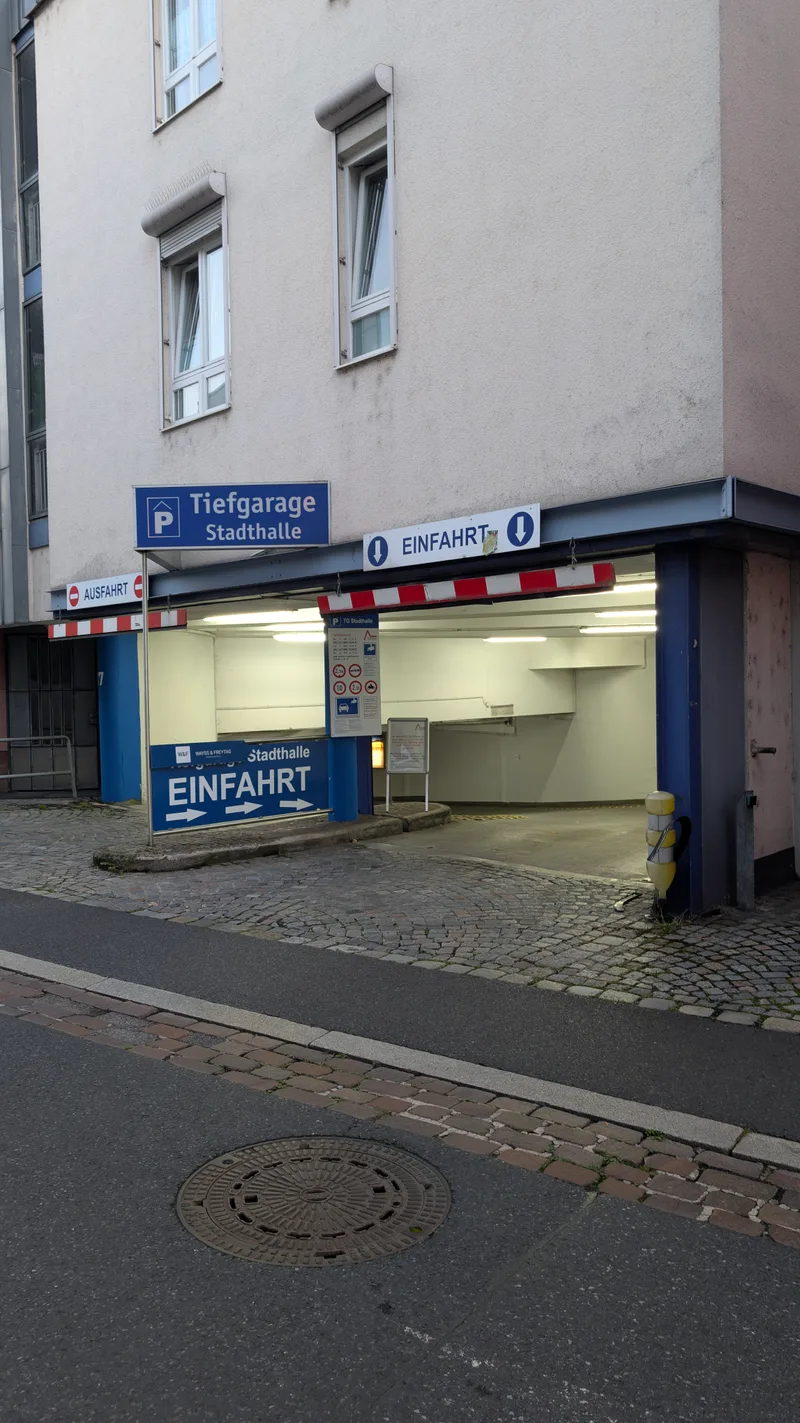 Einfahrt der Tiefgarage Stadthalle